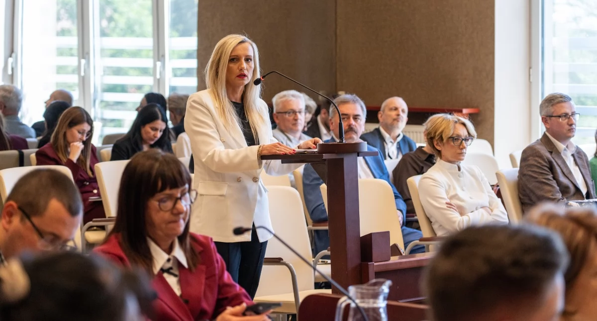 Anna Wyka, dyrektor MOPS-u w Jaworznie, przedstawiałą pomysły na dotarcie w miejsca, w których przebywają bezdomni, aby jeszcze skuteczniej im pomagać. 