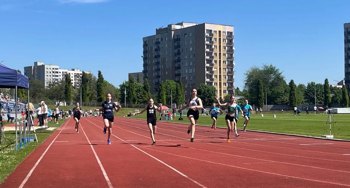 Początek sezonu lekkoatletycznego zawodników MCKiS Jaworzno na stadionie miejskim w Chorzowie. Fot. Piotr Kuzak