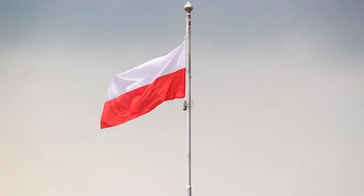 Życie miasta, obchodzimy Dzień Flagi - zdjęcie, fotografia