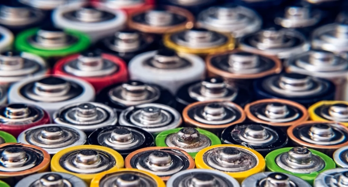 Informator / Materiały zewnętrzne , przebiega proces recyklingu baterii - zdjęcie, fotografia