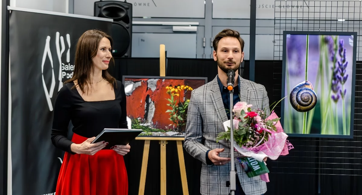 Barbara Wojtowicz i kurator wystawy Marcin Miliński (fot. MCKiS)