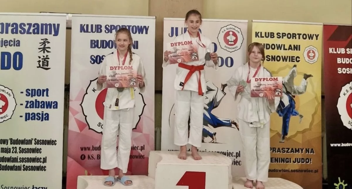 Zawodnicy Satori Jaworzno z medalami