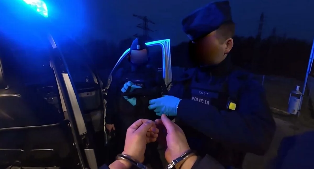 Interwencja policji w Jaworznie. Fot. screen filmu