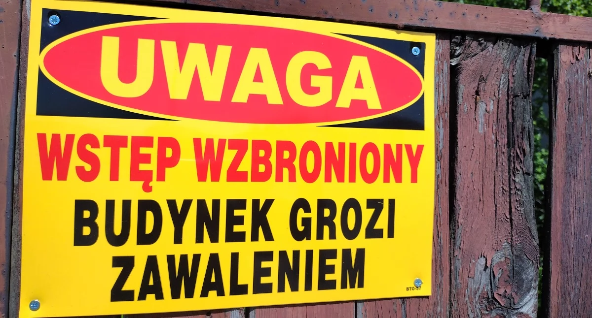 Życie miasta, Opuszczone zniszczone budynki mieście odpowiada bezpieczeństwo decyduje wysokości podatku - zdjęcie, fotografia