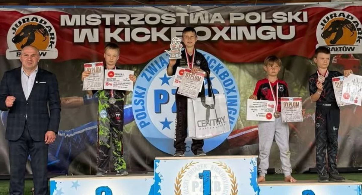 Sporty walki, Janek Kaszuba mistrzem Polski kickboxingu - zdjęcie, fotografia