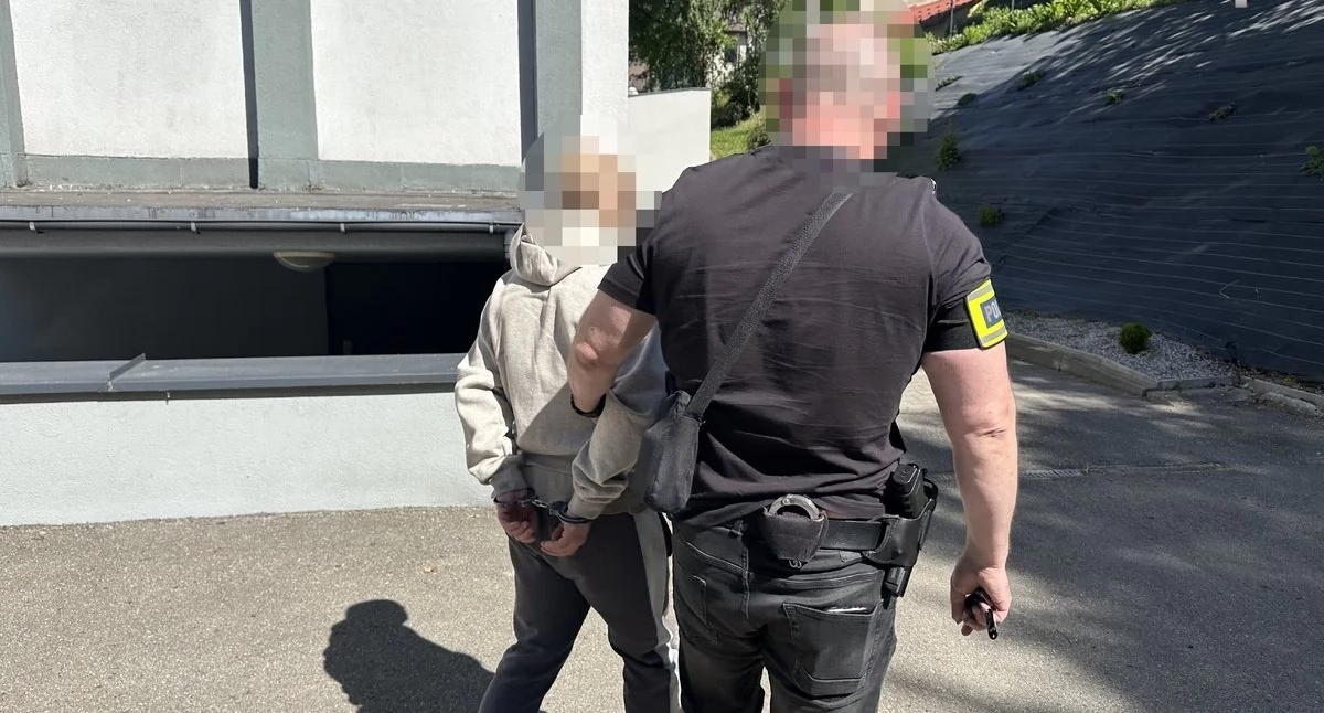 Komunikaty Policja, Zatrzymany agresję wobec latek Jaworznie rękach policji - zdjęcie, fotografia