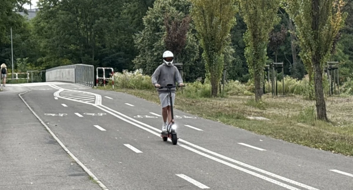 Życie miasta, Obowiązkowe kaski dzieci przepisy wchodzą życie dziś - zdjęcie, fotografia