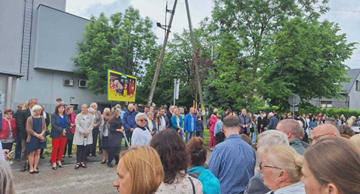 Życie miasta, Boże Ciało Byczynie Mieszkańcy licznie uczestniczyli procesji - zdjęcie, fotografia