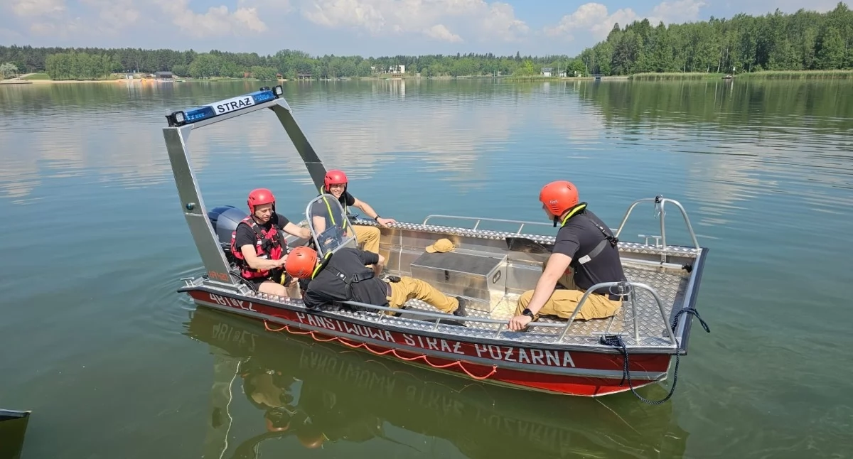 Ćwiczenia strażaków na Zalewie Sosina. Fot. KM PSP Jaworzno