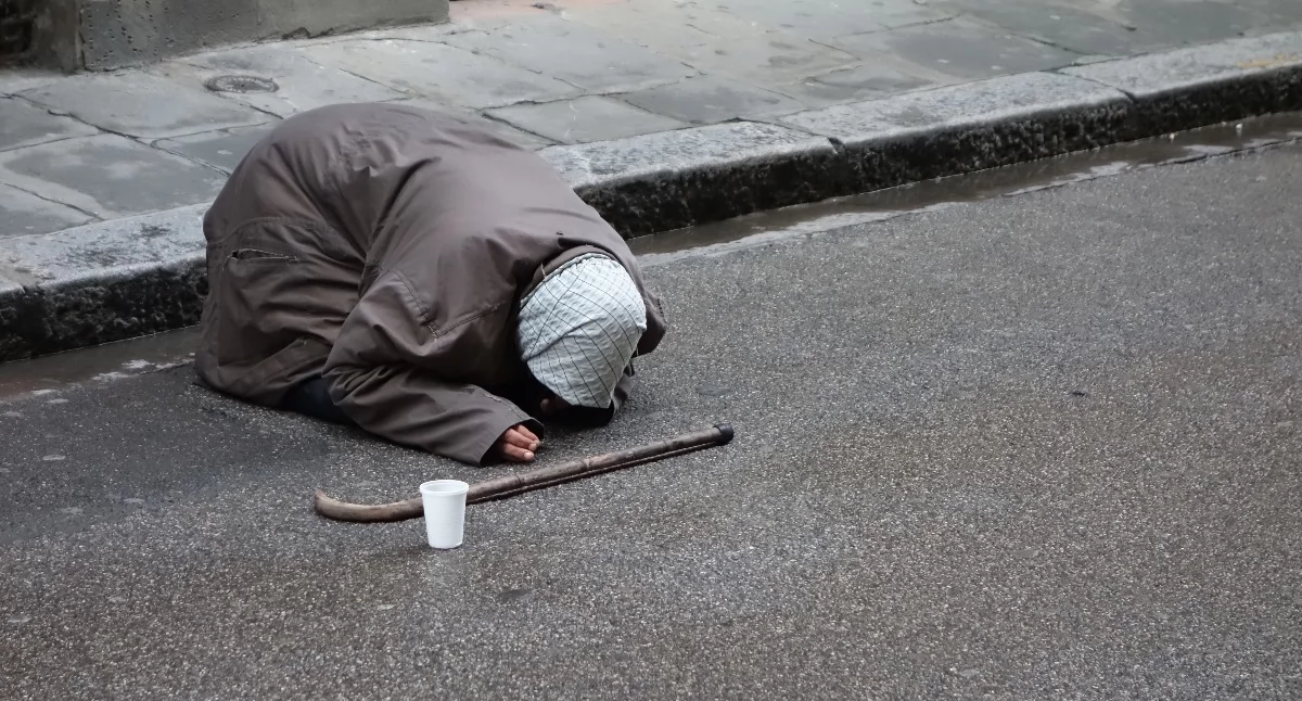Życie miasta, Żebranie będzie Polsce legalne Sejmu trafił projekt zmian - zdjęcie, fotografia