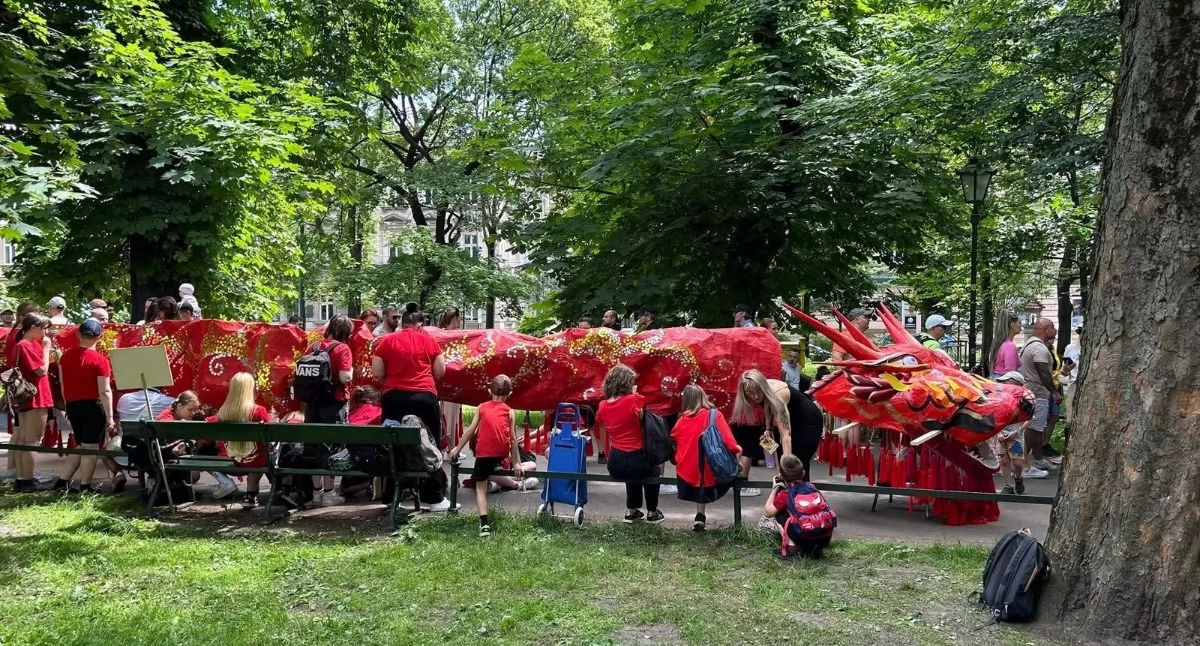 SP 11 w Jaworznie na paradzie smoków w Krakowie. Fot. FB: Szkoła Podstawowa nr 11 w Jaworznie