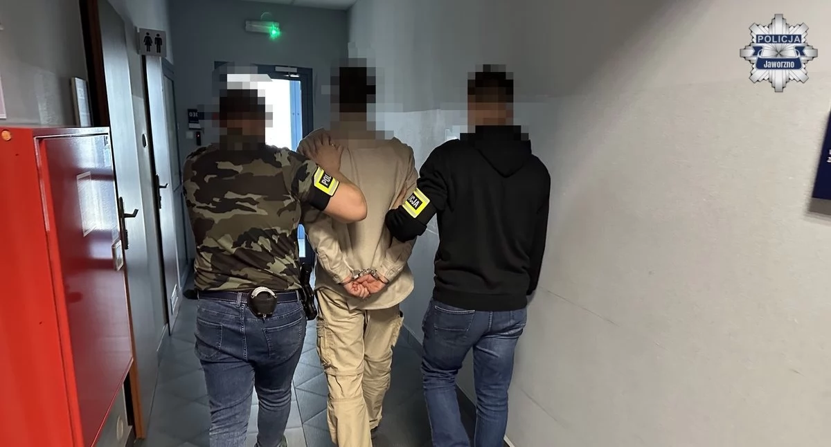 Policjanci z Jaworzna zatrzymali mężczyznę unikającego wymiaru sprawiedliwości. Fot. KMP Jaworzno