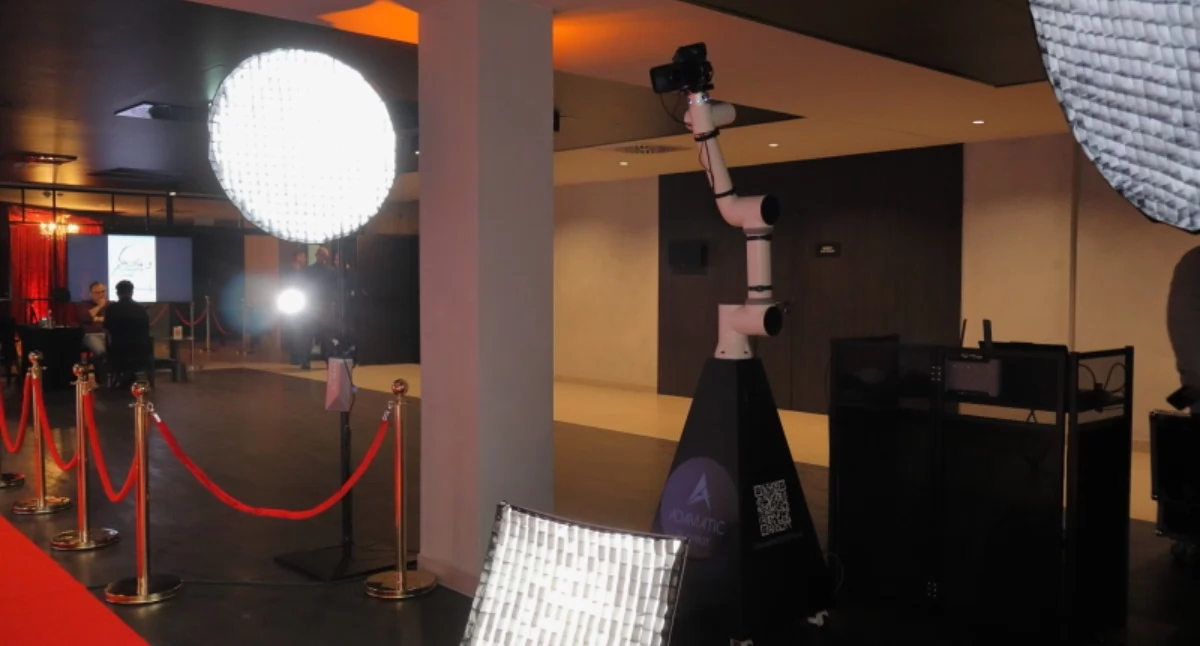 Informator / Materiały zewnętrzne , Glambot branży eventowej ciekawostki technologicznej standardu premium - zdjęcie, fotografia