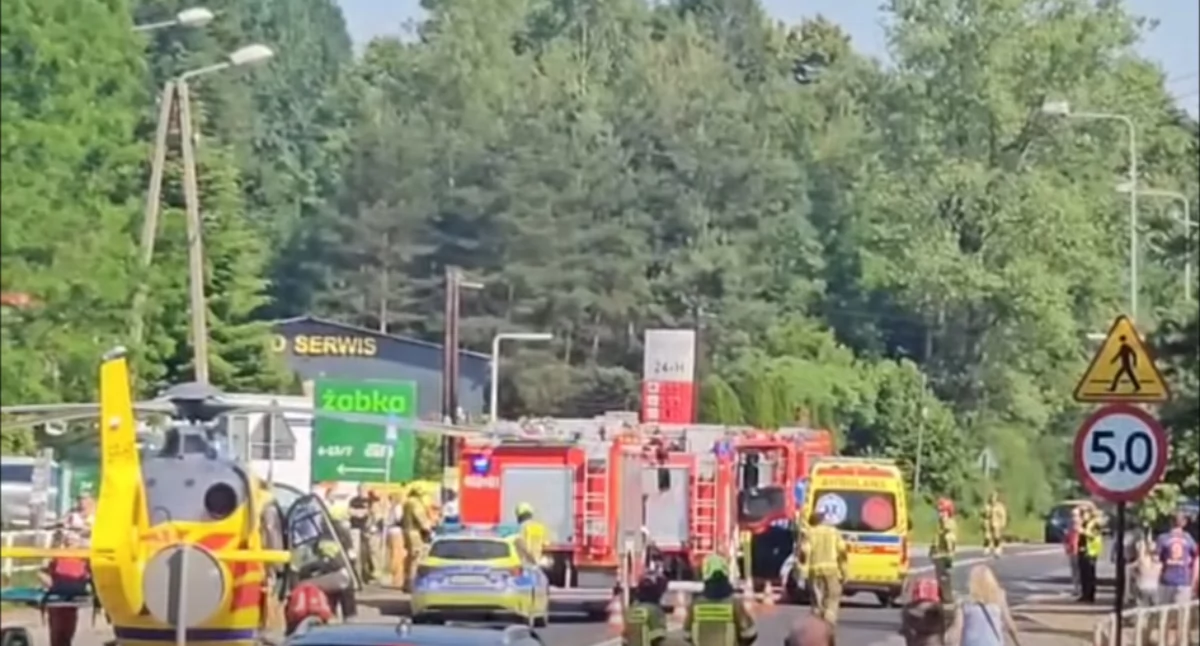 Życie miasta, Wypadek rejonie Cezarówki miejsce wezwano śmigłowiec - zdjęcie, fotografia