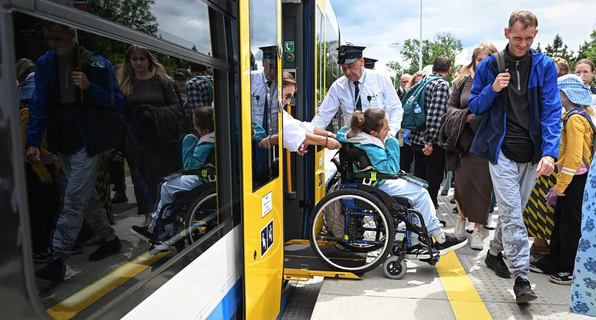 Życie miasta, Podróże barier Kolejami Śląskimi - zdjęcie, fotografia