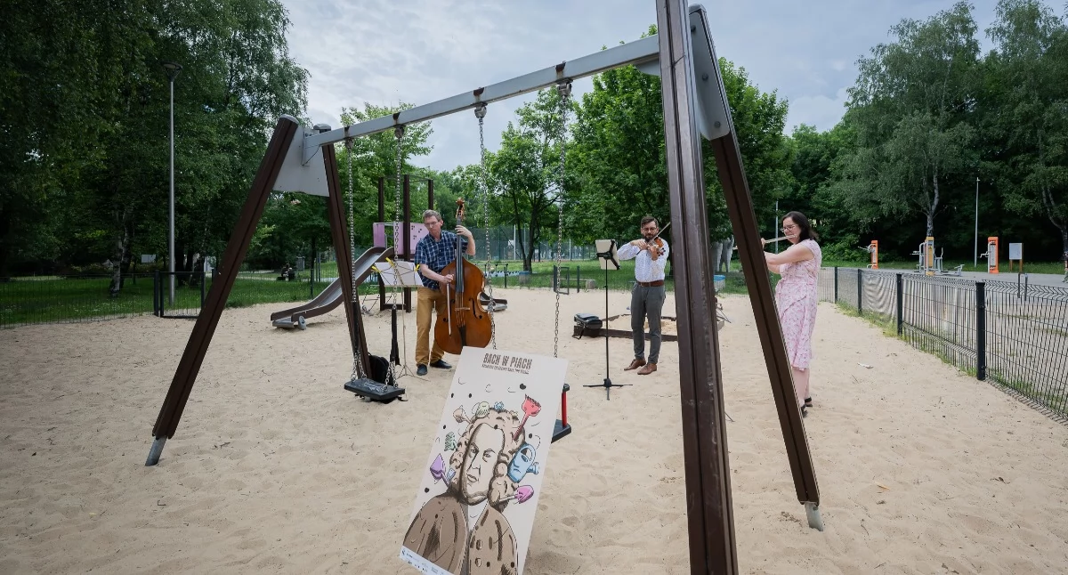 Kącik kulturalny, Muzyka piaskownicy szuka placów zabaw Jaworznie ogólnopolskiej akcji „Bach piach” - zdjęcie, fotografia