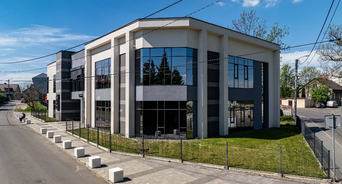 Biznes, Prestiżowa nieruchomość centrum Jaworzna sprzedaż idealne miejsce prywatną klinikę nowoczesną siedzibę firmy - zdjęcie, fotografia