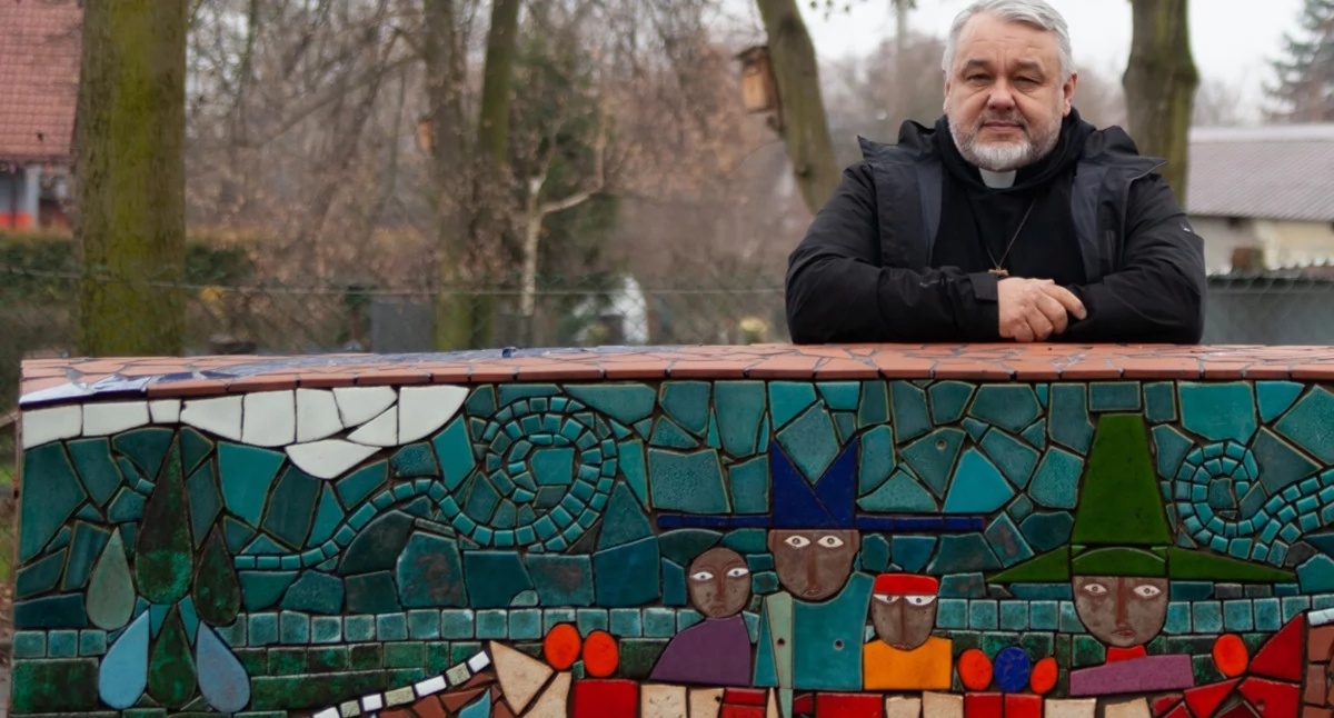 Ksiądz Mirek Tosza zaprasza na spotkanie w Betlejem. Uczestnicy będą mieli okazję do wymiany doświadczeń oraz zaprezentowania sprawdzonych już metod wspierania osób w kryzysie bezdomności i ubóstwa. Chodzi o to, by z mapy naszego regionu znikały kolejne strefy wykluczenia społecznego. Fot. Patrycja Koprzak
