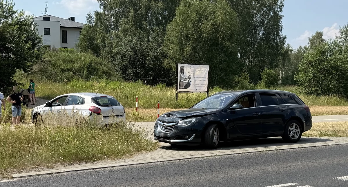 Wypadki drogowe, Kolizja samochodów Geosferze Jaworznie - zdjęcie, fotografia