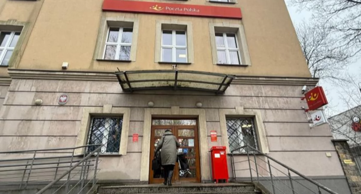 Życie miasta, Poczta Polska sprzedaje niedoręczone przesyłki Instytucja wydała komunikat - zdjęcie, fotografia