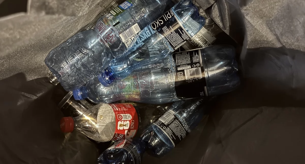 Życie miasta, Mniej plastiku szkła odpadach Pierwsze efekty systemu kaucyjnego Jaworznie - zdjęcie, fotografia