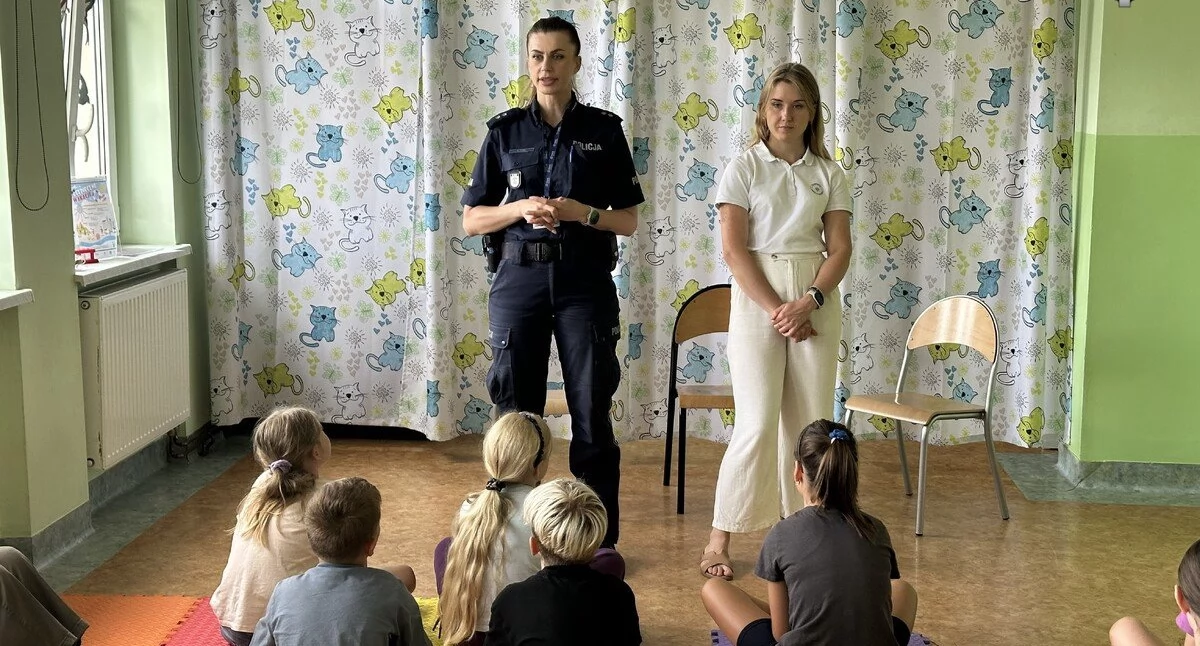 Życie miasta, Bezpieczne Wakacje Jaworznie Policjanci sanepid spotkali dziećmi półkoloniach - zdjęcie, fotografia