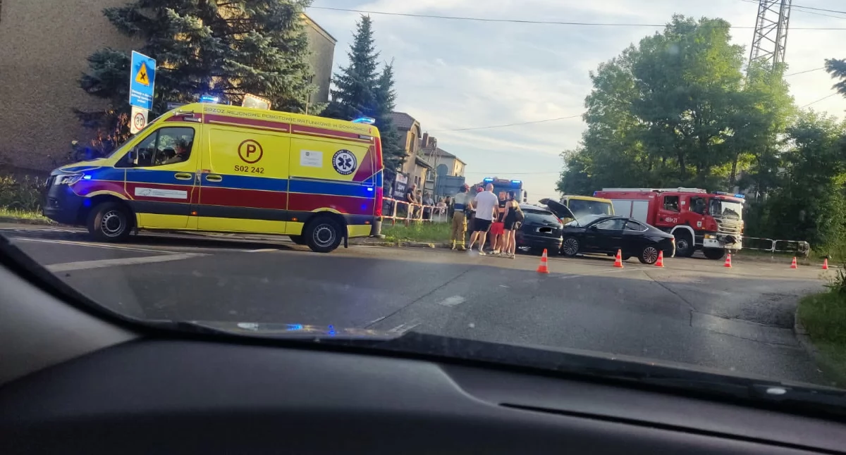 Życie miasta, Kolizja Górze Piasku Trwają działania służb - zdjęcie, fotografia
