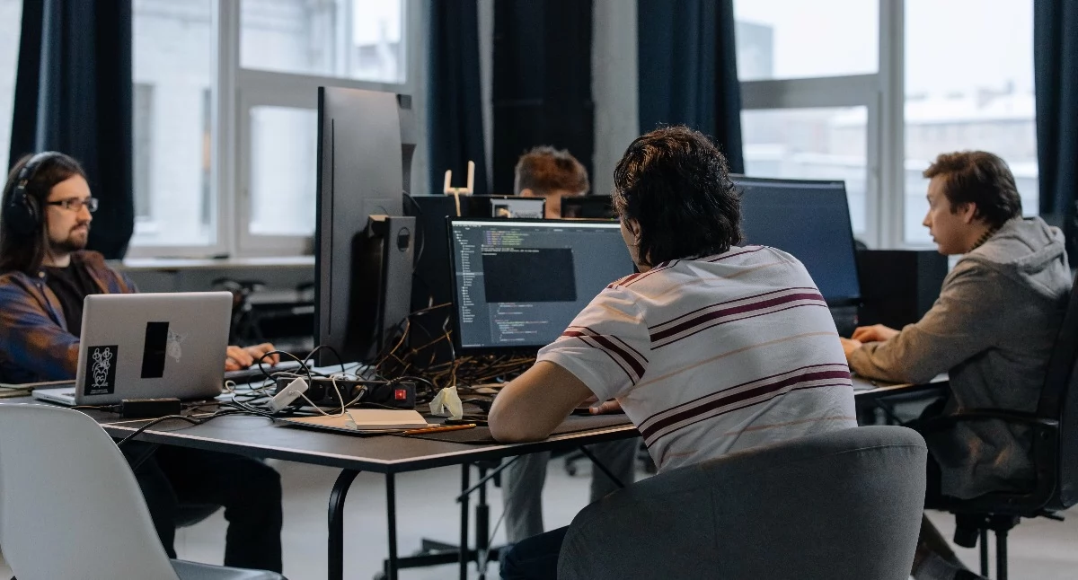 Informator / Materiały zewnętrzne , Umowa kosztownych pułapek zwrócić uwagę przed rozpoczęciem projektu technologicznego - zdjęcie, fotografia