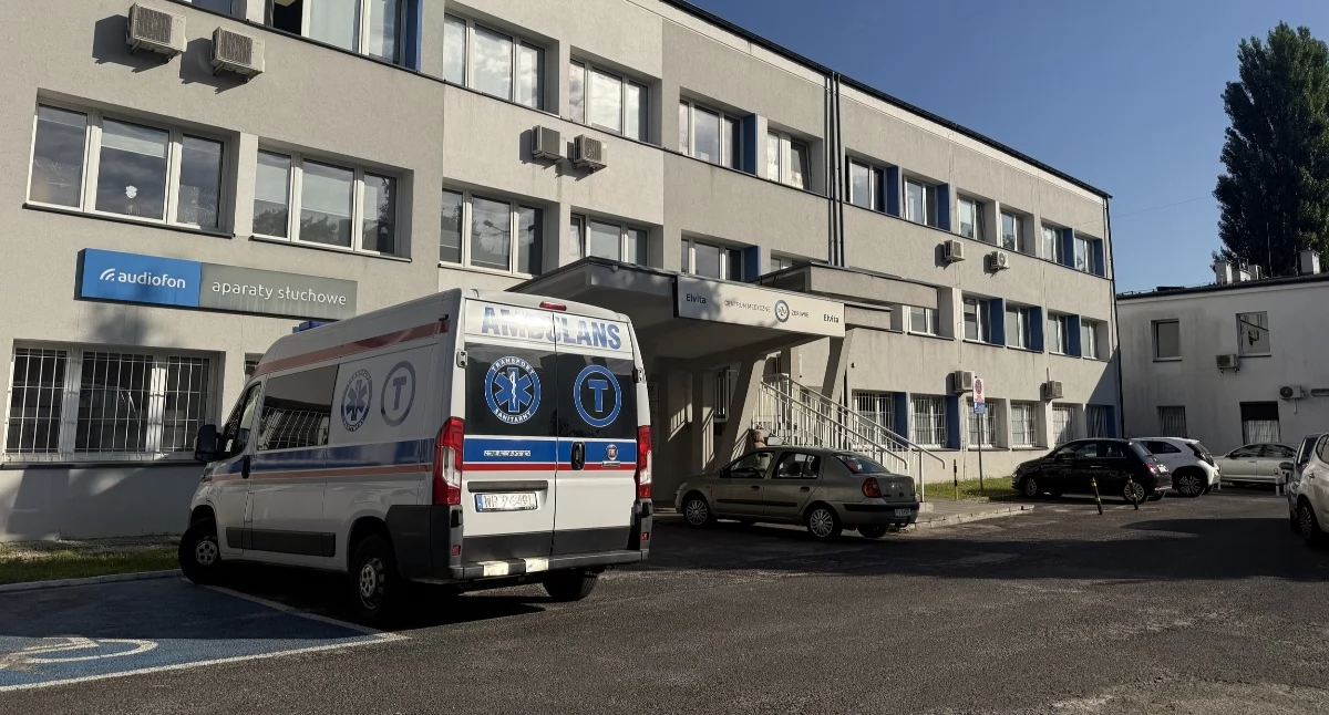 Zdrowie, przychodni trudno dodzwonić Pacjenci stoją kolejce - zdjęcie, fotografia