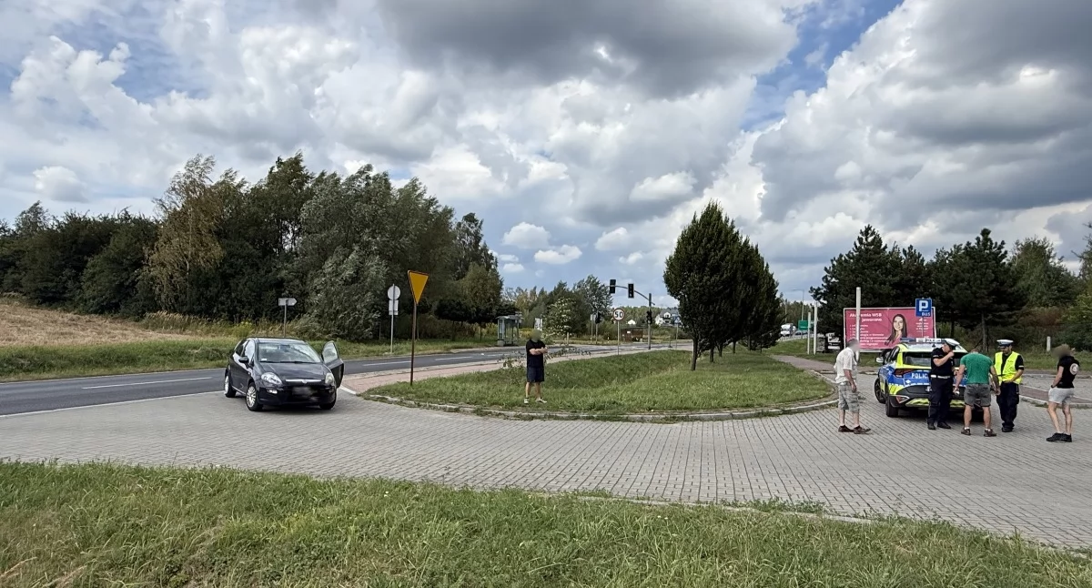Kolizja samochodu z motocyklem przy GEOsferze