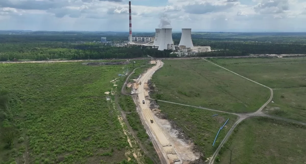Życie miasta, Polski samochód elektryczny coraz bliżej Umowa Foxconnem zostać podpisana wrześniu - zdjęcie, fotografia