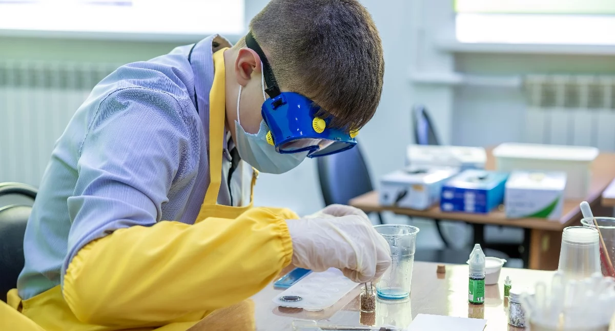 Informator / Materiały zewnętrzne , skutecznie nadrobić zaległości chemii zacząć rozwiązywać zadania zrozumieniem - zdjęcie, fotografia