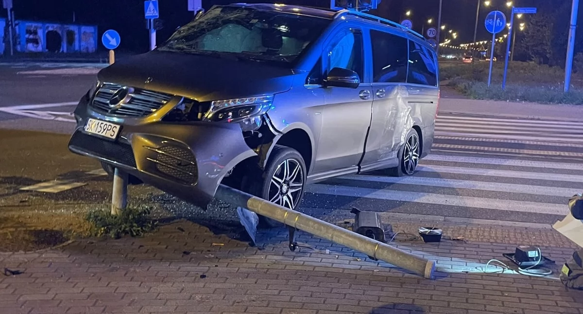 Kolizja na skrzyżowaniu ul. Wojska Polskiego i Martyniaków w Jaworznie. Fot. Informacje drogowe Jaworzno i okolice