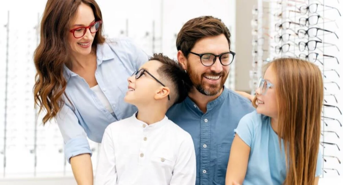 Informator / Materiały zewnętrzne , warto zainwestować markowe okulary - zdjęcie, fotografia
