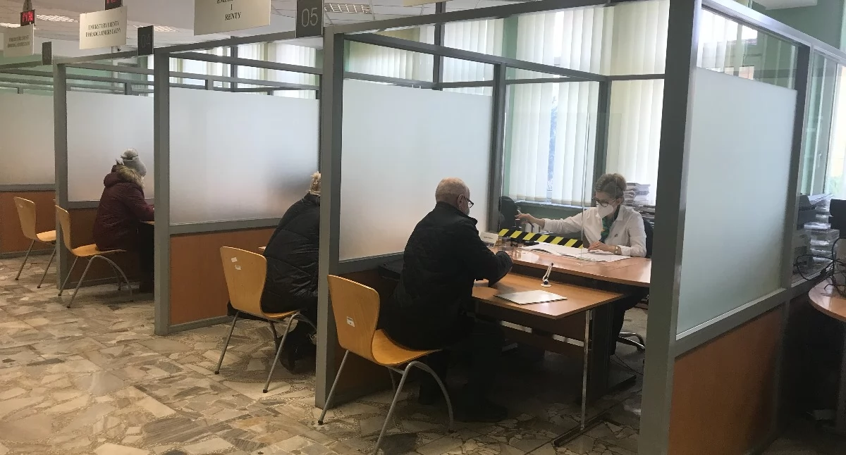 ZUS, Miliony Polaków pytają swoją przyszłość doradców emerytalnych - zdjęcie, fotografia