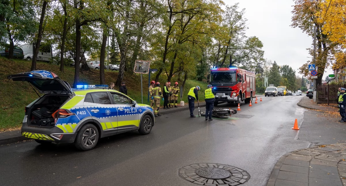 Wypadki drogowe, Zderzenie samochodu motocyklem Jaworznie Utrudnienia ruchu - zdjęcie, fotografia