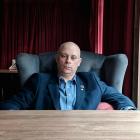  W fotelu restauracji w Łodzi. Mateusz Sarna, Prezes Klubu Fotografii Krajoznawczej...