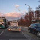 Kierowca Audi skrócił sobie drogę - pod prąd przez zatokę autobusową