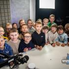 Przedszkolaki z Przedszkola Miejskiego nr 10 z grupy Pszczółki w odwiedzinach w redkacji