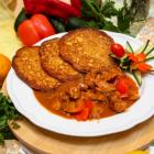 Placki ziemniaczane z gulaszem po węgiersku Restauracja 