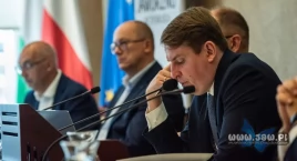 Zdjęcie dotyczy: Blog: Kirker oberwał za proboszcza