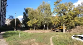 Prace na Podłężu. Przygotowują teren pod nowy plac zabaw
