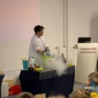 Pokazowe warsztaty chemii w Jaworznickim Uniwersytecie Dziecięcym