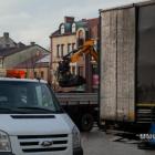 Na zdjęciach utrwaliliśmy kolejne etapy sadzenia ambrowca na jaworznickim Rynku. Fot....