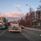 Kierowca Audi skrócił sobie drogę - pod prąd przez zatokę autobusową