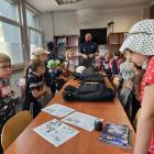 Dzieci z półkolonii z wizytą na policji w Jaworznie. Fot. KMP Jaworzno