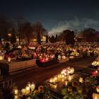 cmentarz nocą 01.11.2022 17-55-47