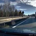 Metalowa rynna wystaje na S1. Fot. Facebook Stop Cham