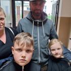 Mama Małgorzata, tato Jarosław z dziećmi Krzysztofem i Natalią