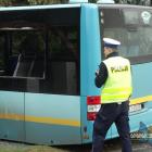 Autobus wbił się w dom